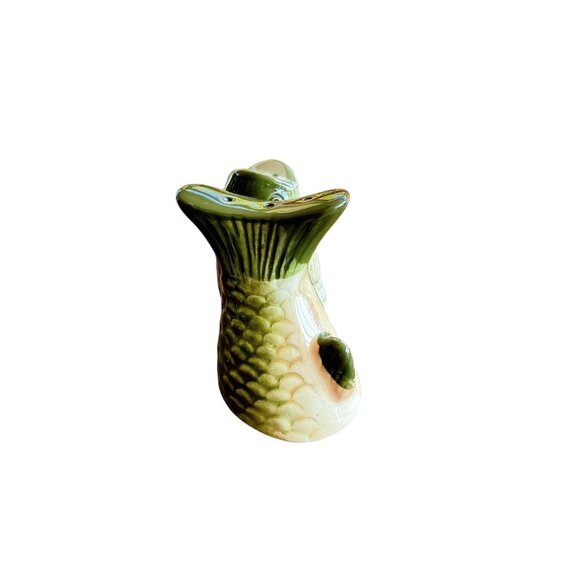 Bass Fish-Shaped Ceramic Salt & Pepper Shaker Set - Picture 7 of 7